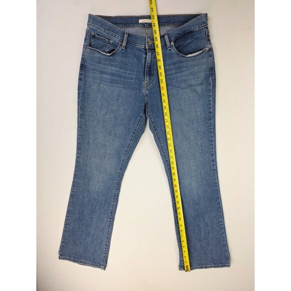 Levi's Size 33X32 Womens Curvy Bootcut Blue Denim 5 Pocket Logo Tag Jeans - Picture 2 of 14